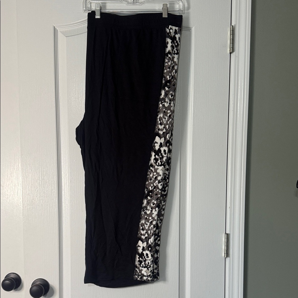 Issac Mizrahi Black Pants with Patterned Side Panel Women’s Size 4X